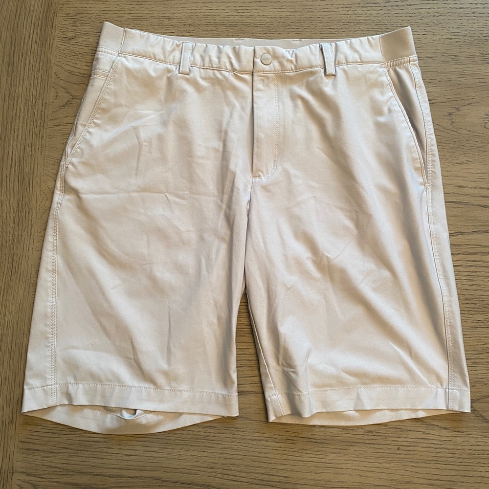 Greg Norman Light Gray Golf Shorts Size 36